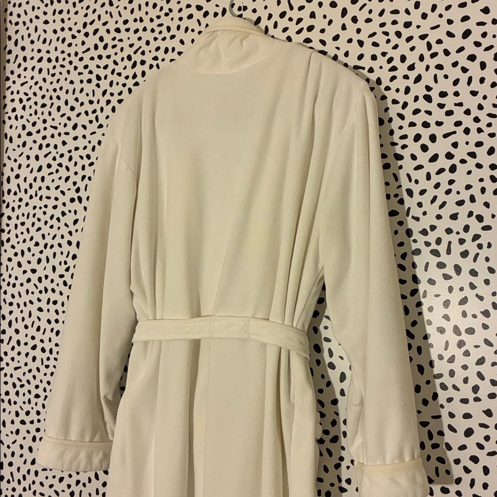 Wrap Up by VP ivory Cream Short Robe microfiber soft attached belt pockets - Picture 6 of 10